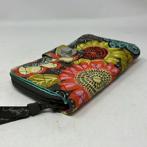 VERA BRADLEY FLOWER SHOWER LARGE QUILTED TWIST LOCK AND ZIP AROUND WALLET - Picture 4 of 16